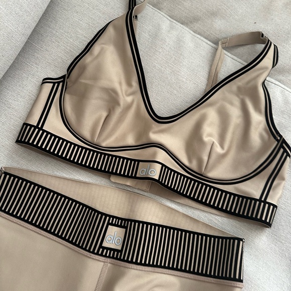 ALO YOGA Gravel beige Airlift High-Waist 7/8 Line Up Legging & air line up bra - Picture 1 of 3